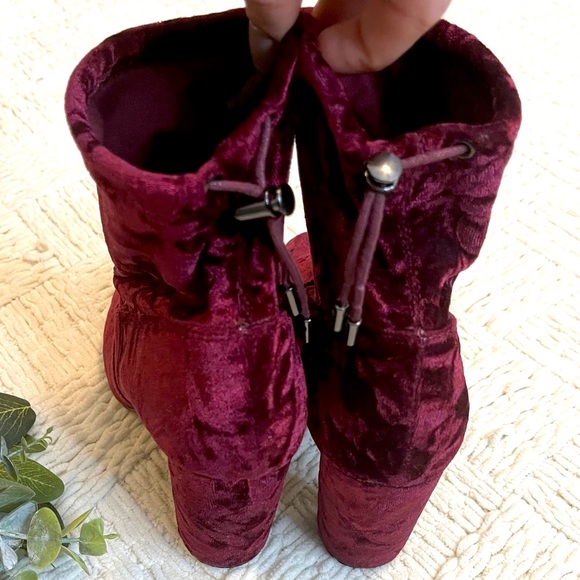 Velvet Express Booties Size 7 - Picture 4 of 5